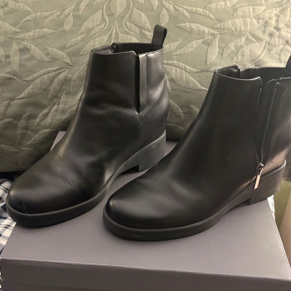 Abeo Black Leather Ankle Booties